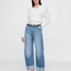 Jeans med hög midja och uppvikt benslut