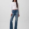 Lågmidjade, styva jeans med lång och smal passform