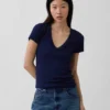 Modern T-shirt med V-ringning