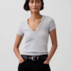 Modern T-shirt med V-ringning