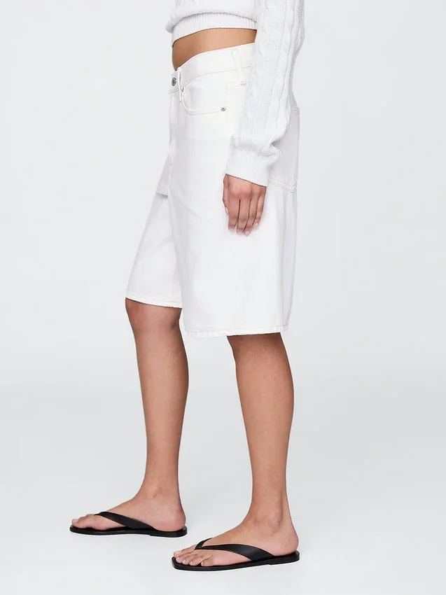 11" långa jeansshorts med medelhög midja