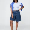 11" långa jeansshorts med medelhög midja