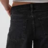 11" långa jeansshorts med medelhög midja