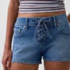 3" lågmidjade denimshorts med snörning