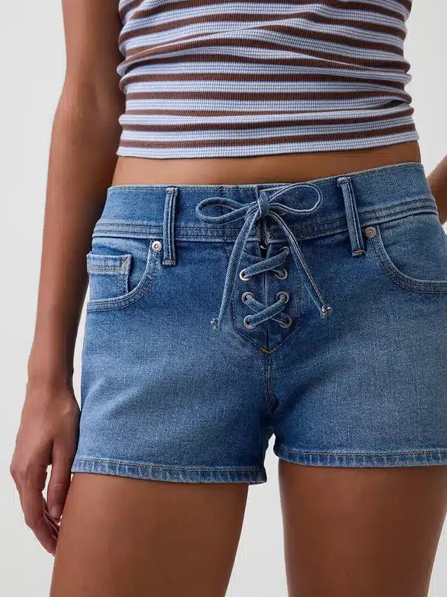 3" lågmidjade denimshorts med snörning