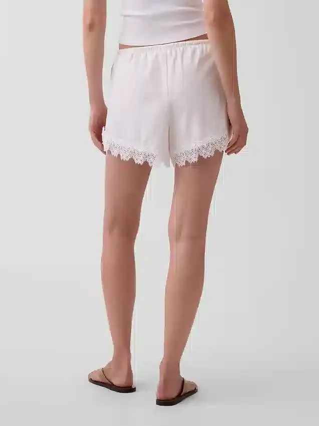4" Shorts i linneblandning med spetskant och medelhög midja