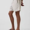 5,5" avslappnade shorts i linneblandning