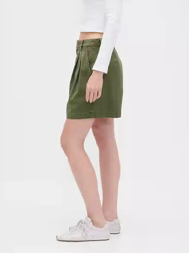 6" midhöga plisserade shorts i twill