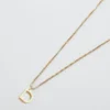 Admiral Row guldhalsband med elegant initial