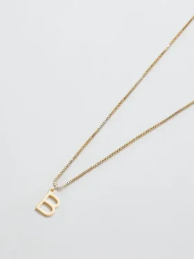 Admiral Row guldhalsband med elegant initial