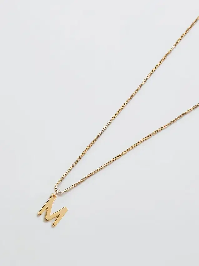 Admiral Row guldhalsband med elegant initial