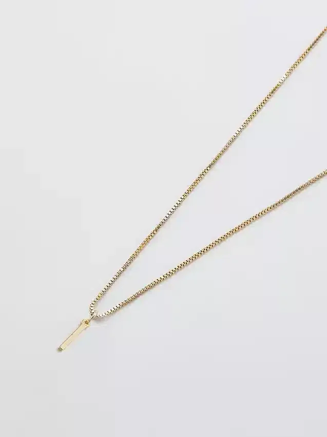 Admiral Row guldhalsband med elegant initial