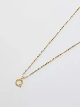 Admiral Row guldhalsband med elegant initial