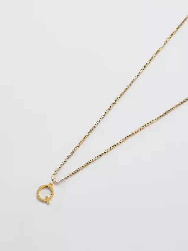 Admiral Row guldhalsband med elegant initial