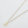 Admiral Row guldhalsband med elegant initial