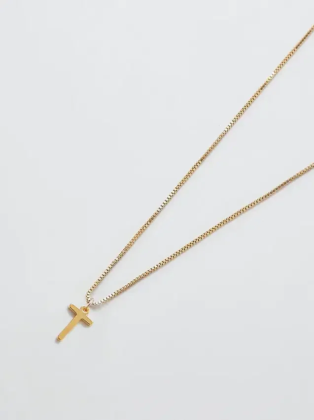 Admiral Row guldhalsband med elegant initial