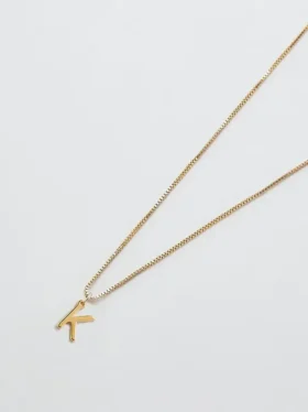 Admiral Row guldhalsband med elegant initial