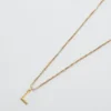Admiral Row guldhalsband med elegant initial