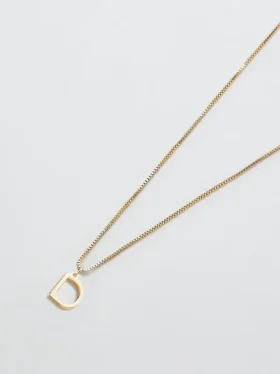 Admiral Row guldhalsband med elegant initial