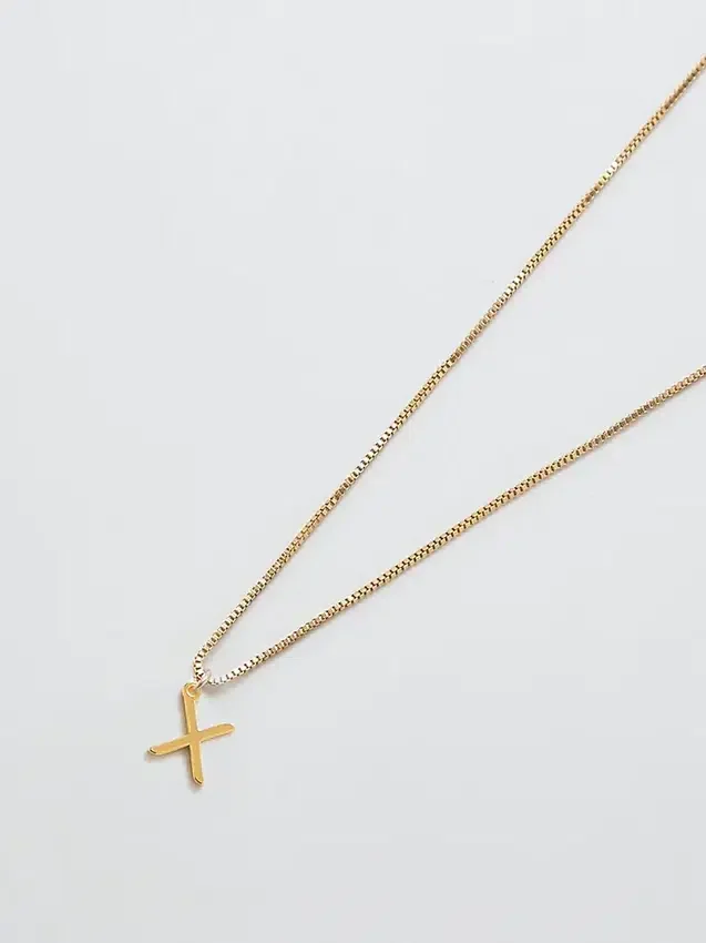 Admiral Row guldhalsband med elegant initial