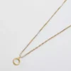Admiral Row guldhalsband med elegant initial
