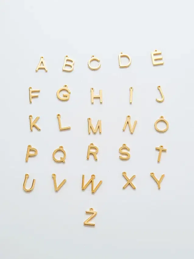 Admiral Row guldhalsband med elegant initial