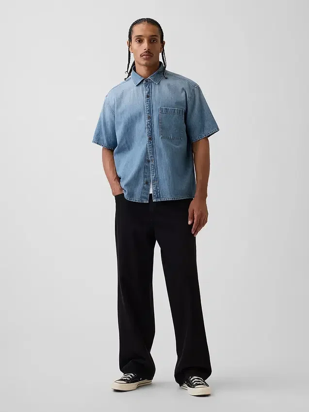 Avslappnad denimskjorta