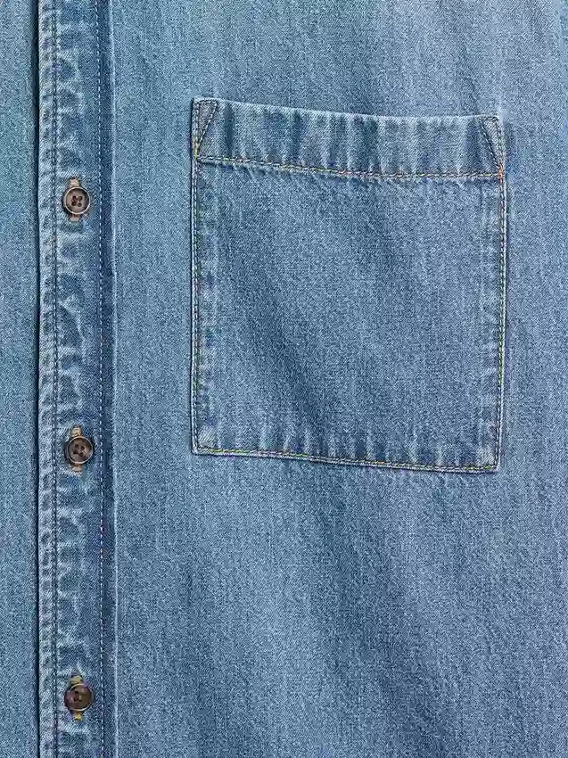 Avslappnad denimskjorta
