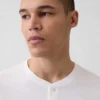 Avslappnad Henley-T-shirt