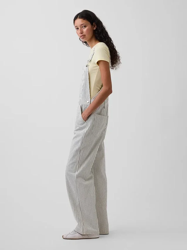 Avslappnad overall i randig denim