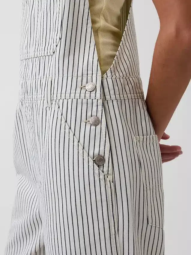 Avslappnad overall i randig denim