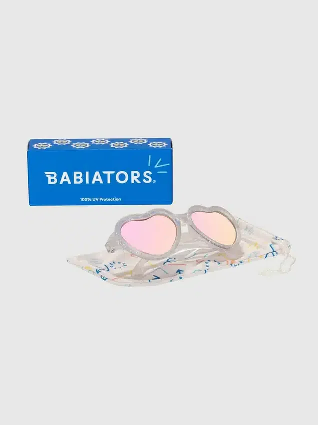 Babiators solglasögon för småbarn och barn med hjärtmotiv