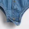 Baby Bodysuit i denim med knappar