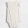 Baby First Favorites bodysuit i ekologisk bomull med fladdrande ärmar