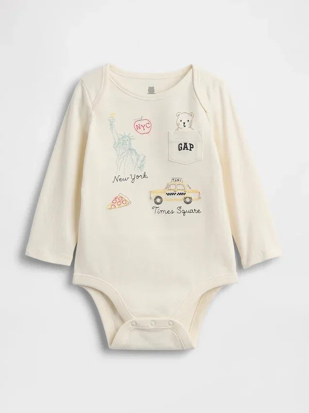 Baby First Favorites bodysuit i ekologisk bomull med NYC-logotyp på fickan