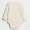 Baby First Favorites bodysuit i ekologisk bomull med NYC-logotyp på fickan