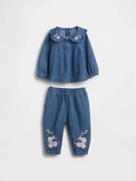 Baby-klädset i blommigt denim