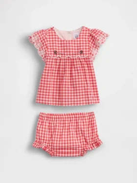 Baby-klädset i gingham med hålbroderi