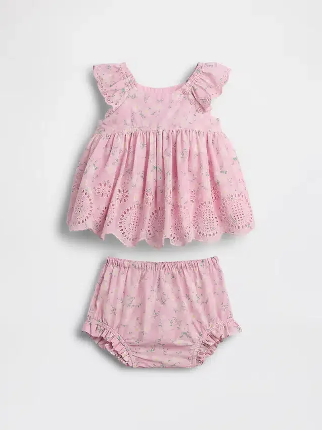 Baby-klädset med hålbroderier