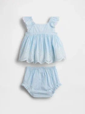 Baby-klädset med hålbroderier