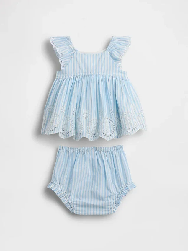 Baby-klädset med hålbroderier