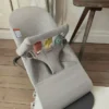 BabyBjörn 3D-jersey och mjuk leksak – Bouncer Bliss-paket
