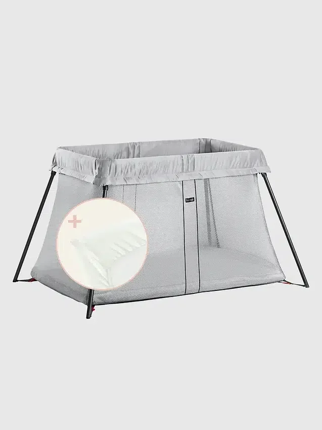 BabyBjörn resesäng Light och lakan i paket