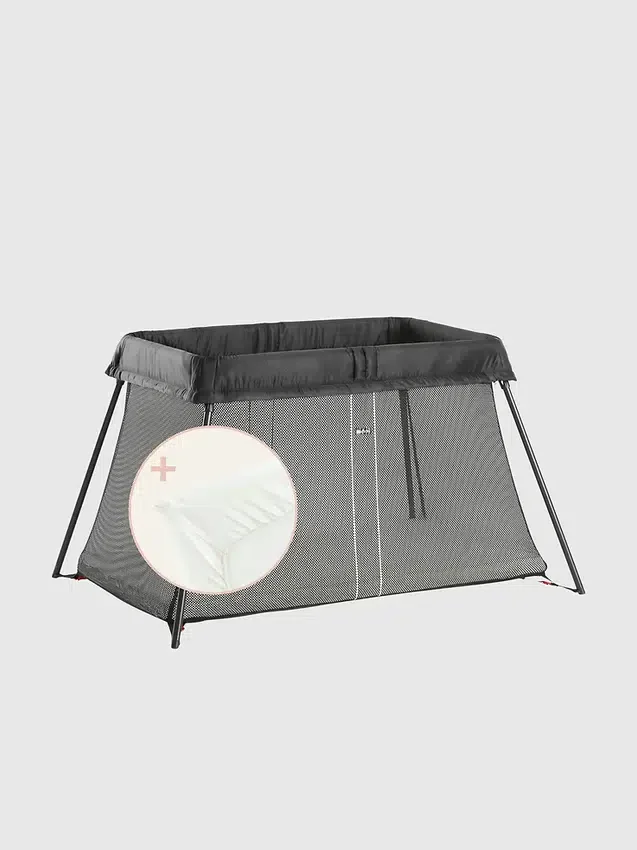 BabyBjörn resesäng Light och lakan i paket