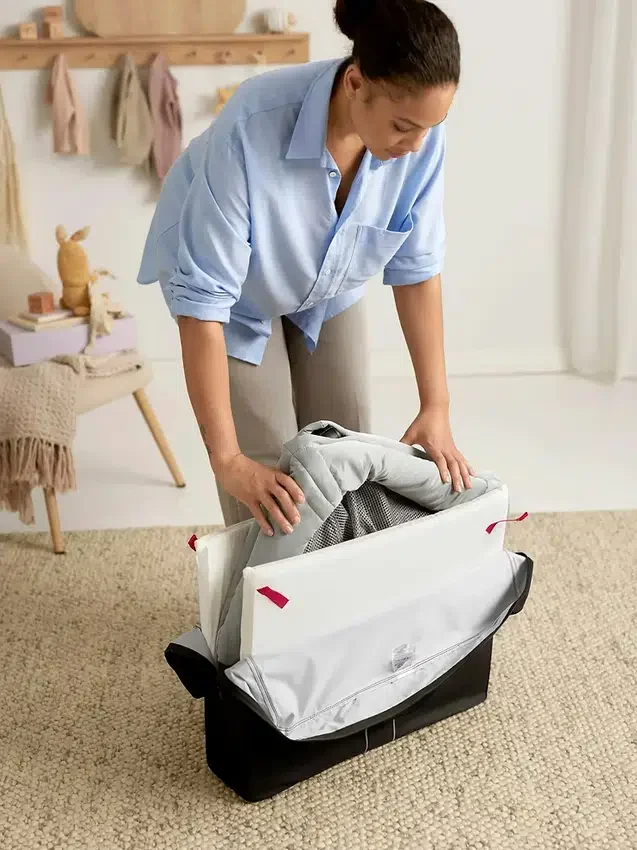 BabyBjörn resesäng Light och lakan i paket