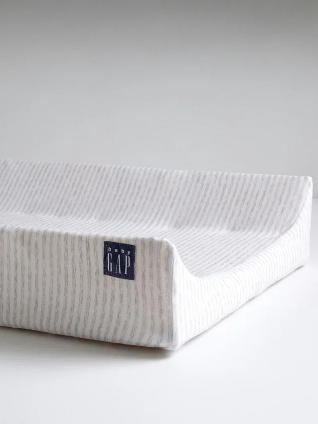 babyGap konturerad skötbädd med kylande överdrag