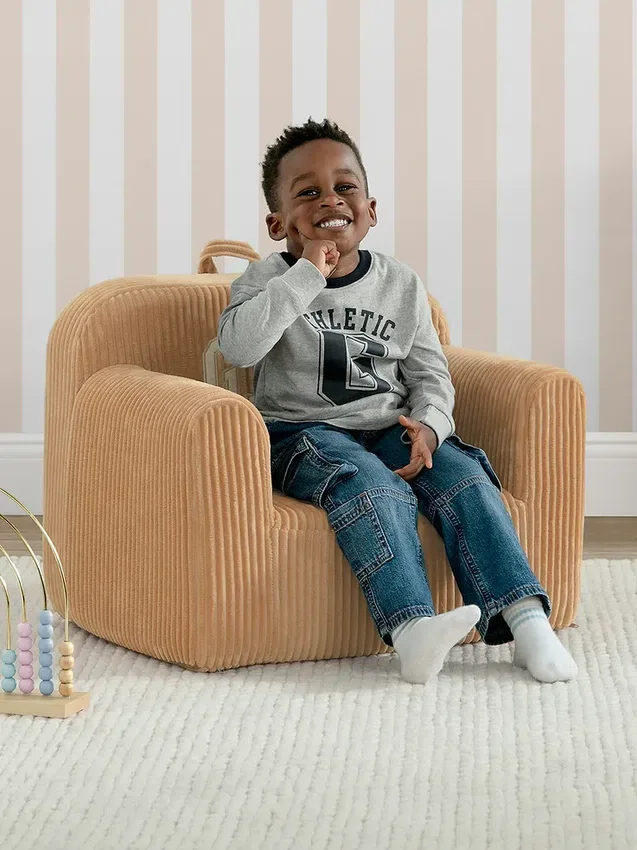 babyGap-stol i ribbad velour med skumfyllning och logotyp