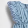 Babyheldress i denim med hålkanter