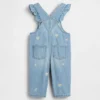 Babyoverall i denim med broderade blommor
