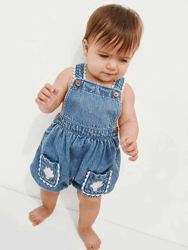 Babyoverall i denim med fickor
